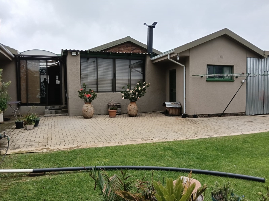 4 Bedroom Property for Sale in Greenhills Gauteng