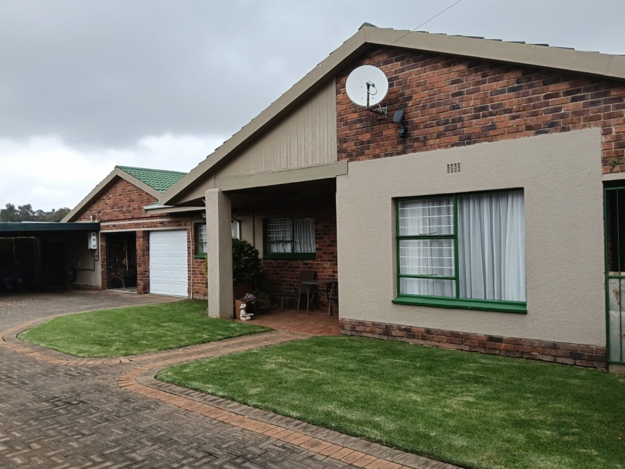 4 Bedroom Property for Sale in Greenhills Gauteng