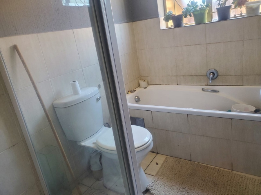 2 Bedroom Property for Sale in Rosettenville Gauteng