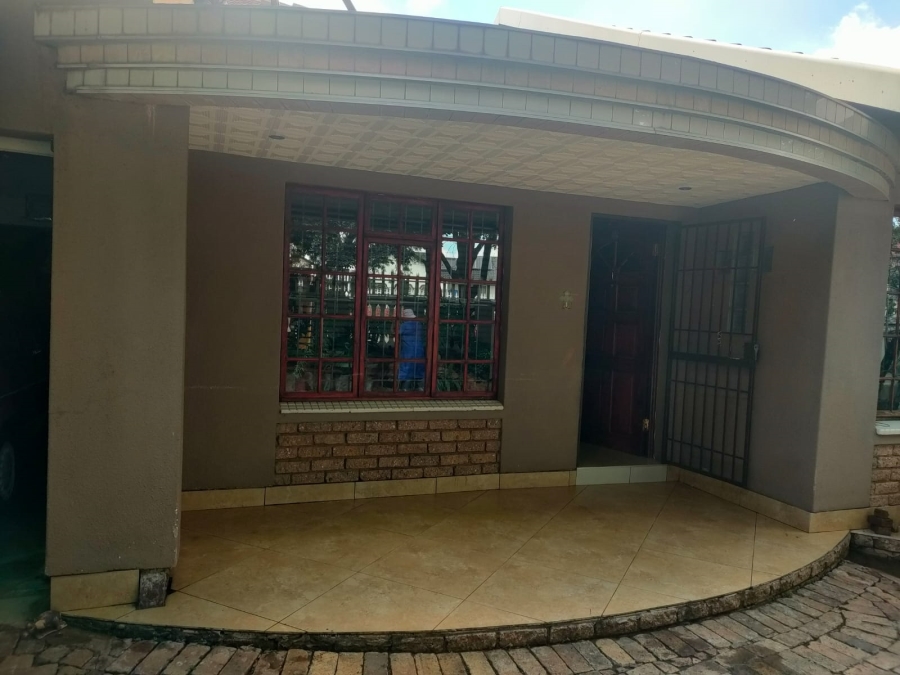 4 Bedroom Property for Sale in Lenasia South Gauteng