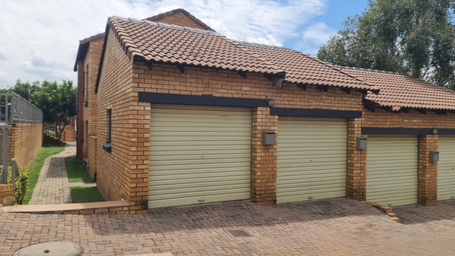 2 Bedroom Property for Sale in Equestria Gauteng