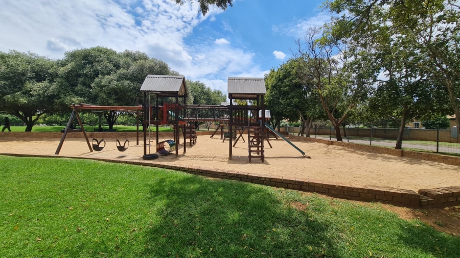 2 Bedroom Property for Sale in Equestria Gauteng