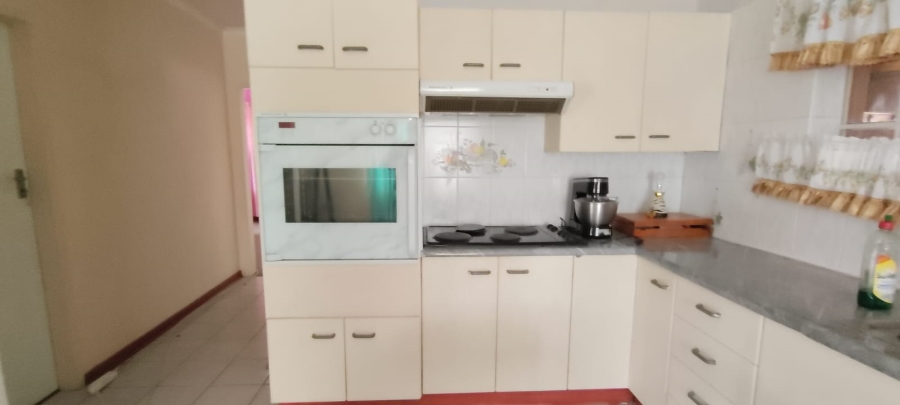 6 Bedroom Property for Sale in Westonaria Gauteng