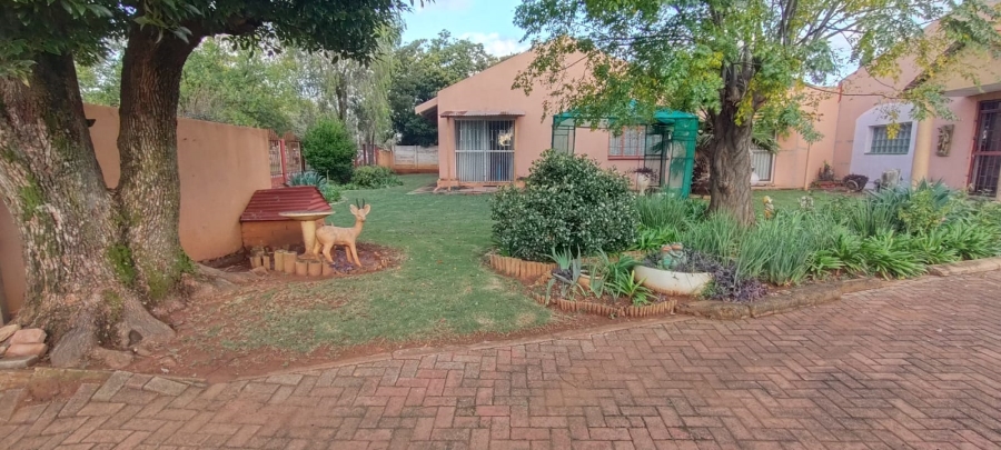 6 Bedroom Property for Sale in Westonaria Gauteng