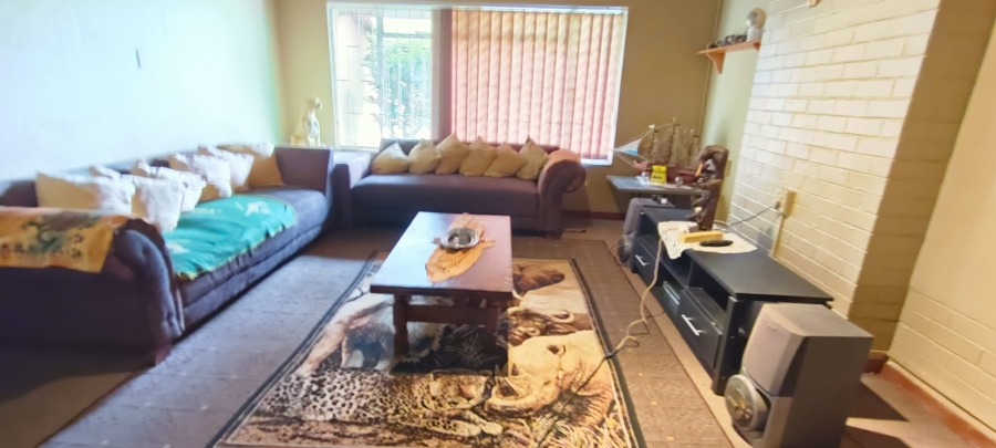 6 Bedroom Property for Sale in Westonaria Gauteng