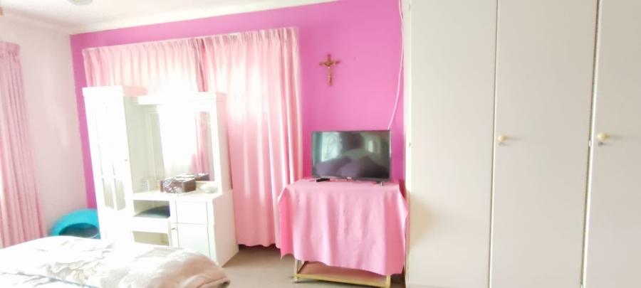 6 Bedroom Property for Sale in Westonaria Gauteng