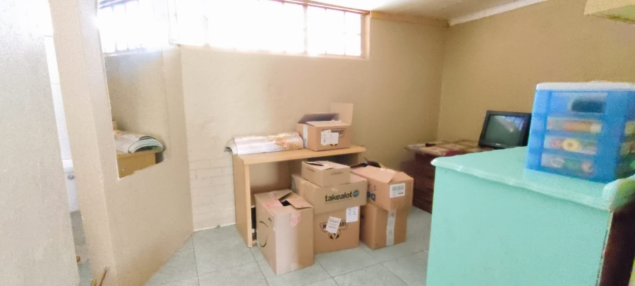 6 Bedroom Property for Sale in Westonaria Gauteng