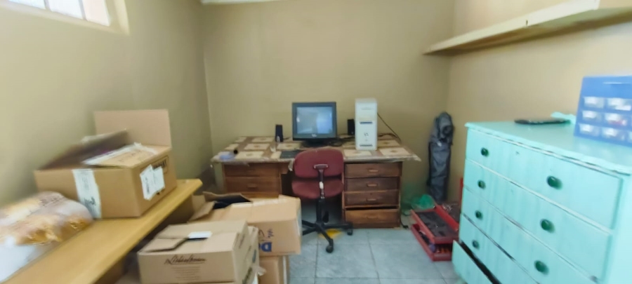 6 Bedroom Property for Sale in Westonaria Gauteng