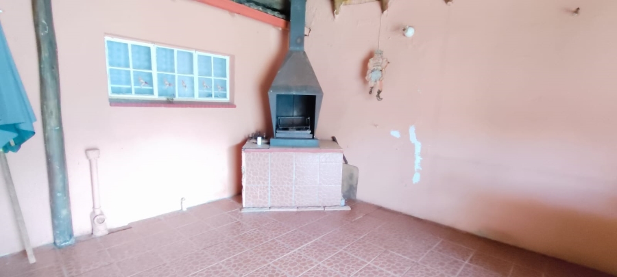 6 Bedroom Property for Sale in Westonaria Gauteng