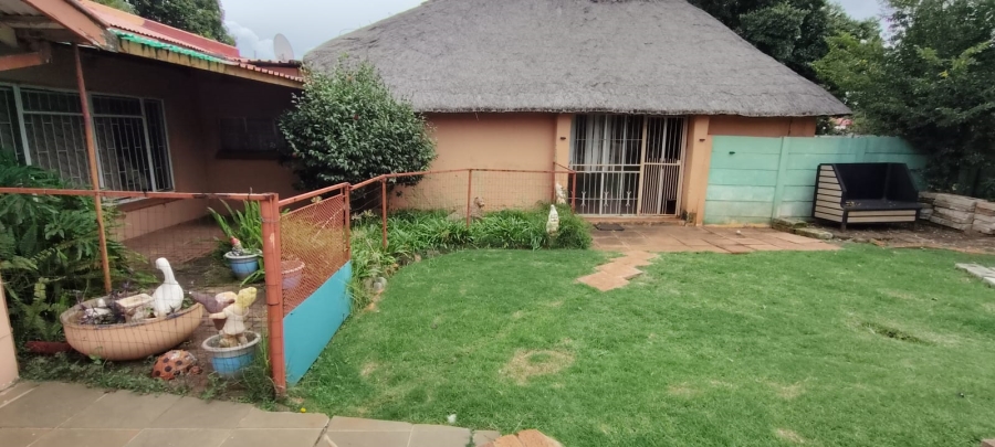 6 Bedroom Property for Sale in Westonaria Gauteng
