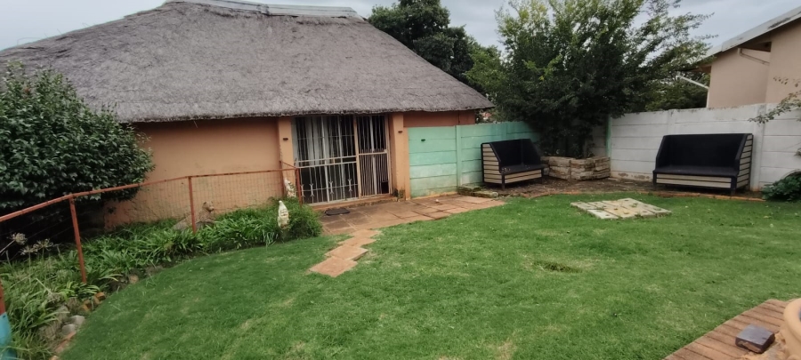 6 Bedroom Property for Sale in Westonaria Gauteng