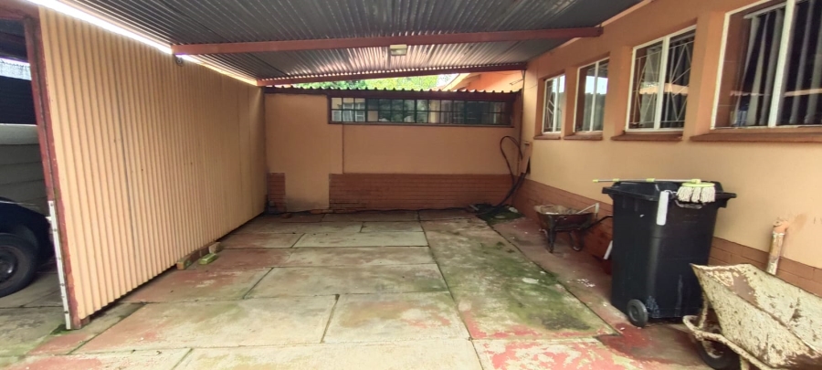 6 Bedroom Property for Sale in Westonaria Gauteng