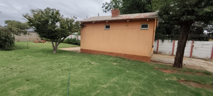 6 Bedroom Property for Sale in Westonaria Gauteng