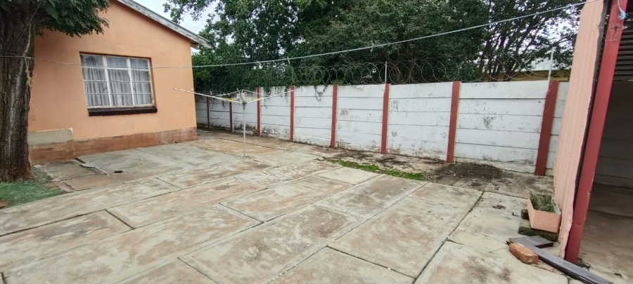 6 Bedroom Property for Sale in Westonaria Gauteng