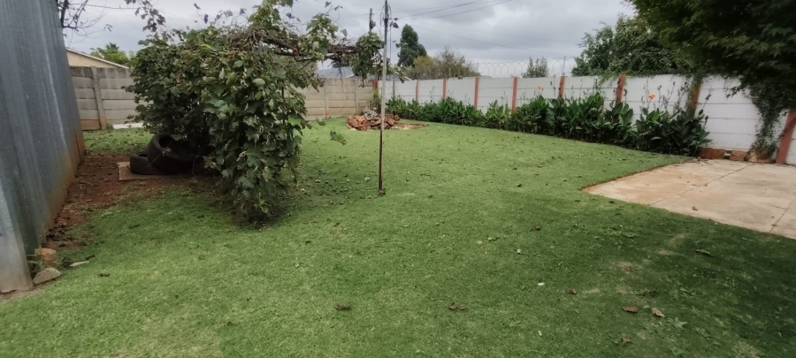 6 Bedroom Property for Sale in Westonaria Gauteng