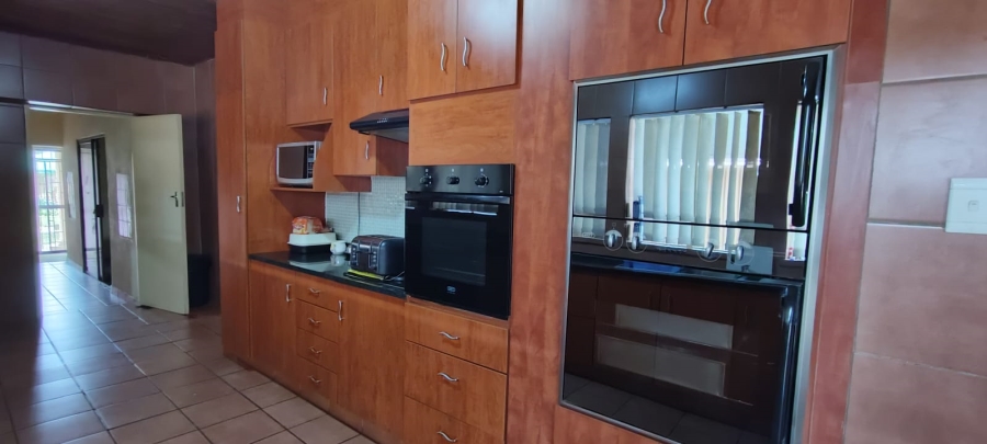6 Bedroom Property for Sale in Westonaria Gauteng