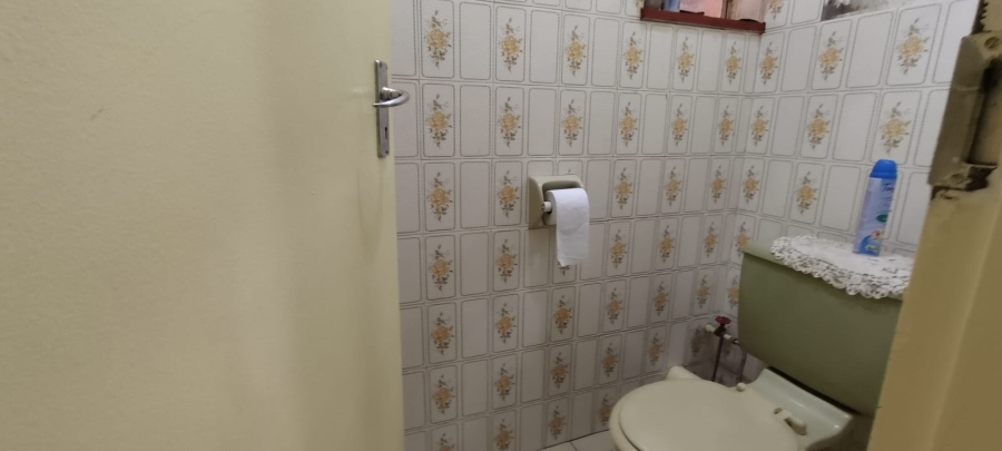 6 Bedroom Property for Sale in Westonaria Gauteng