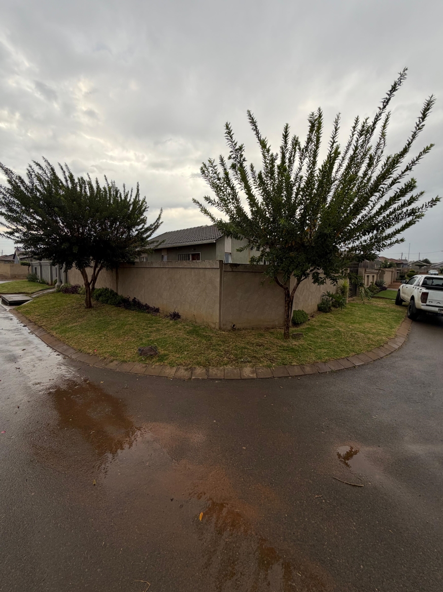 2 Bedroom Property for Sale in Palm Springs Gauteng