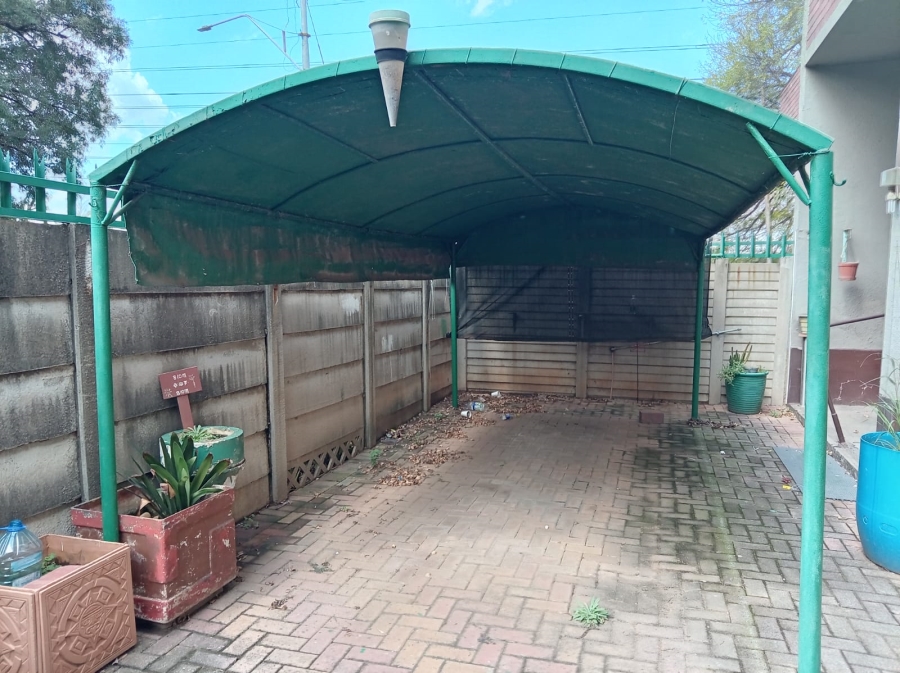 2 Bedroom Property for Sale in Peacehaven Gauteng