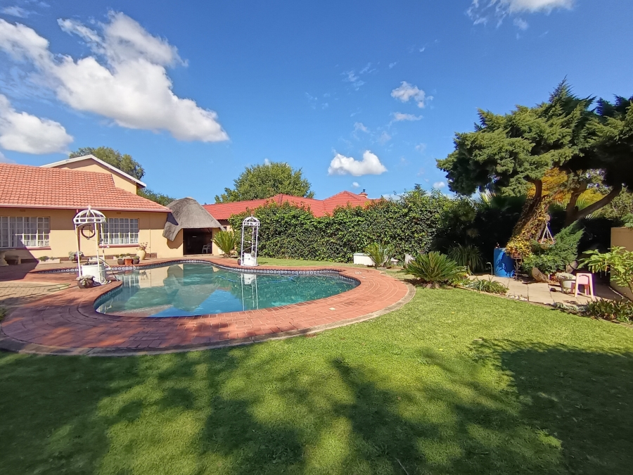 3 Bedroom Property for Sale in Brackendowns Gauteng