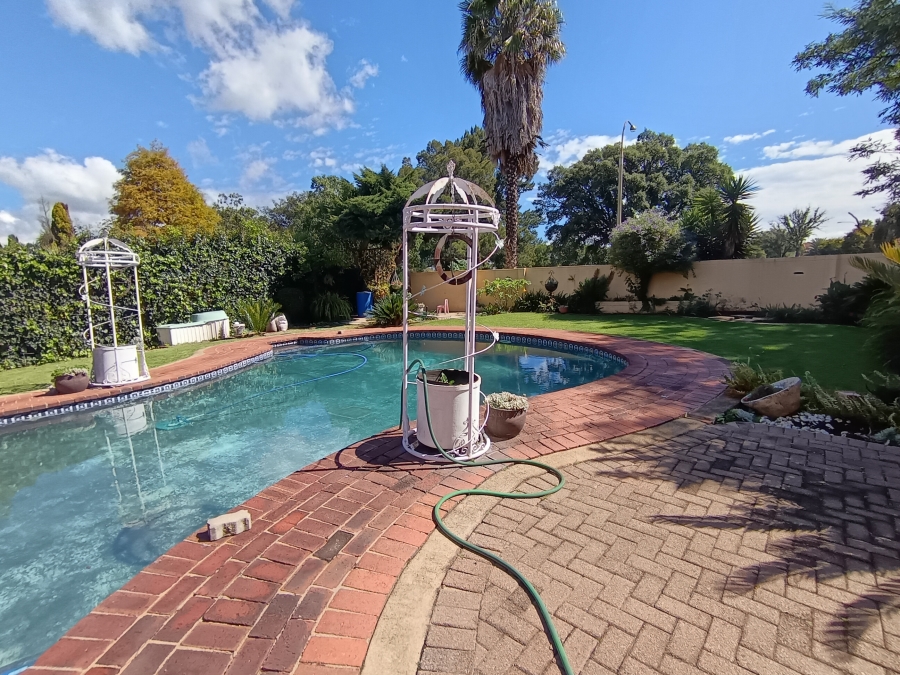 3 Bedroom Property for Sale in Brackendowns Gauteng