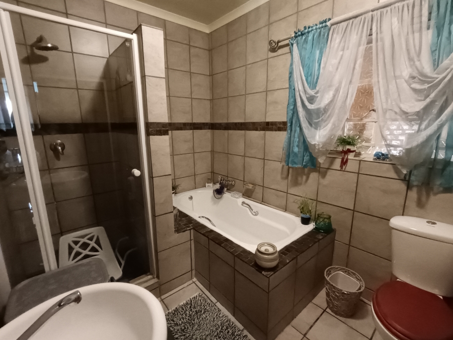 3 Bedroom Property for Sale in Brackendowns Gauteng