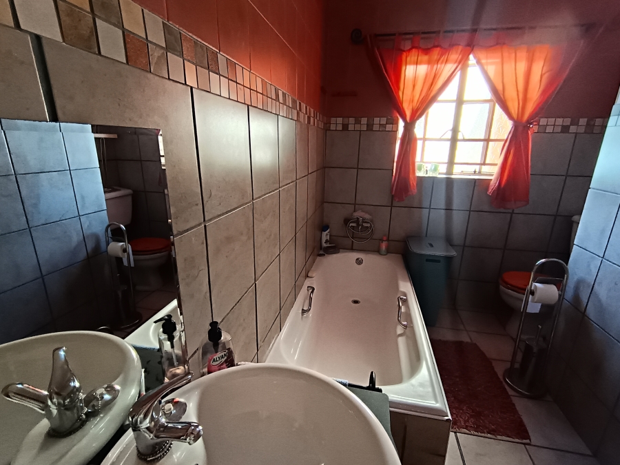 3 Bedroom Property for Sale in Brackendowns Gauteng