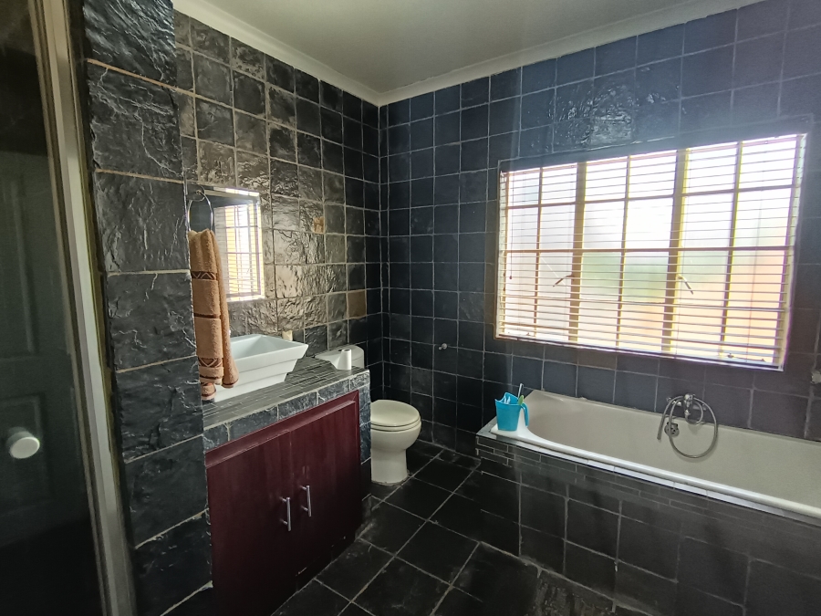 3 Bedroom Property for Sale in Brackendowns Gauteng