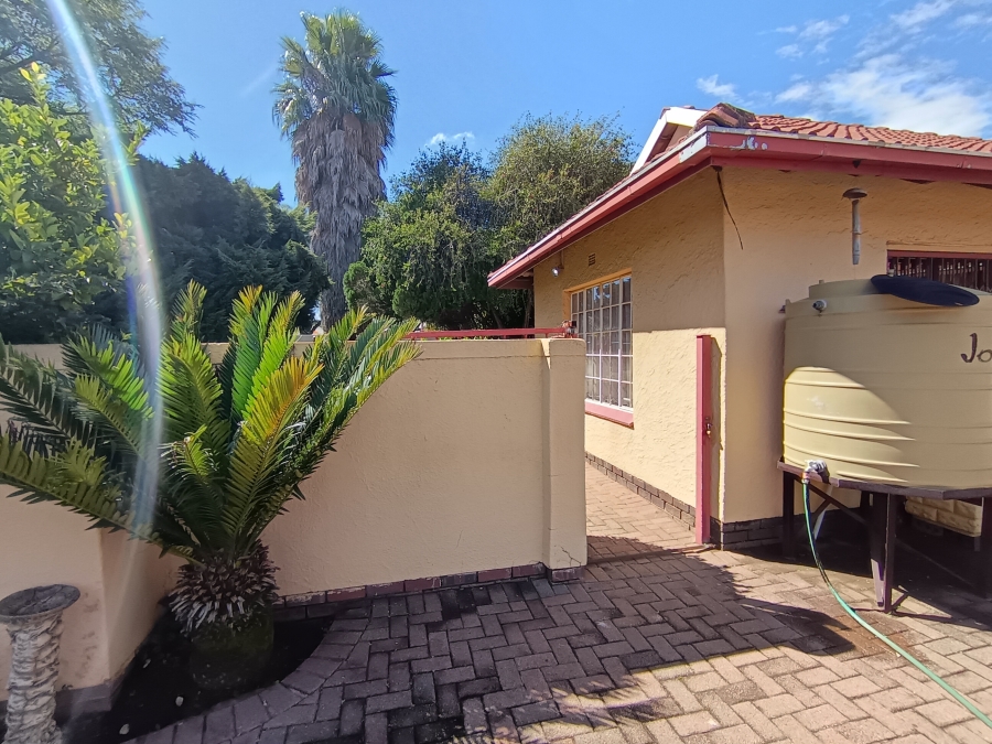 3 Bedroom Property for Sale in Brackendowns Gauteng
