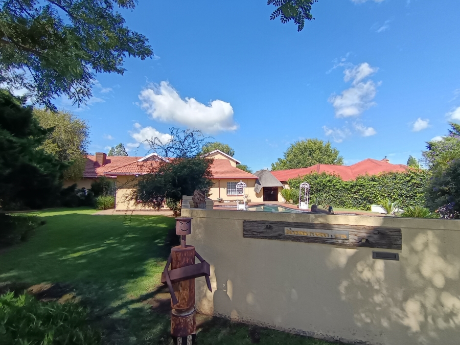 3 Bedroom Property for Sale in Brackendowns Gauteng