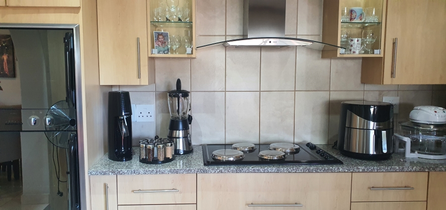 3 Bedroom Property for Sale in Rensburg Gauteng