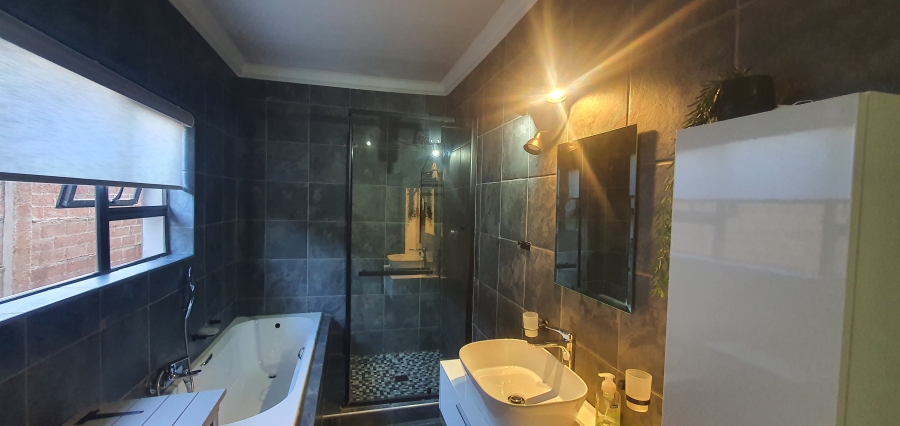 3 Bedroom Property for Sale in Rensburg Gauteng