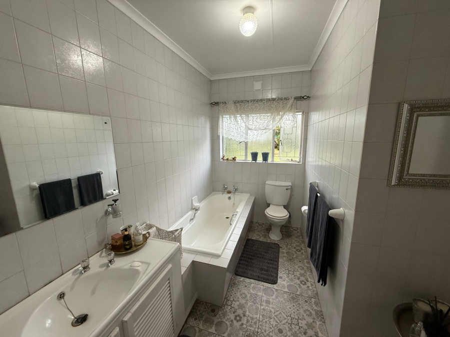 4 Bedroom Property for Sale in Three Rivers East Gauteng