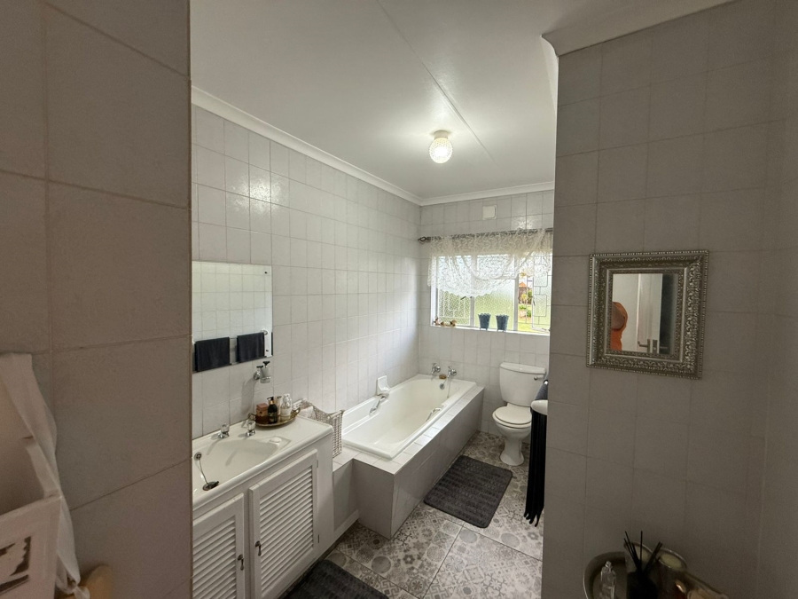 4 Bedroom Property for Sale in Three Rivers East Gauteng
