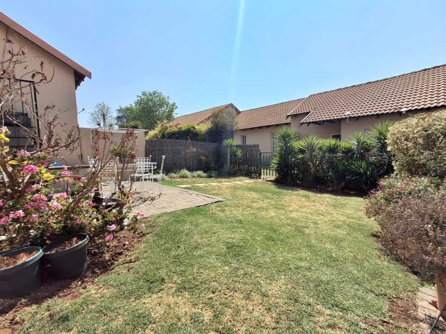 2 Bedroom Property for Sale in Greenstone Hill Gauteng