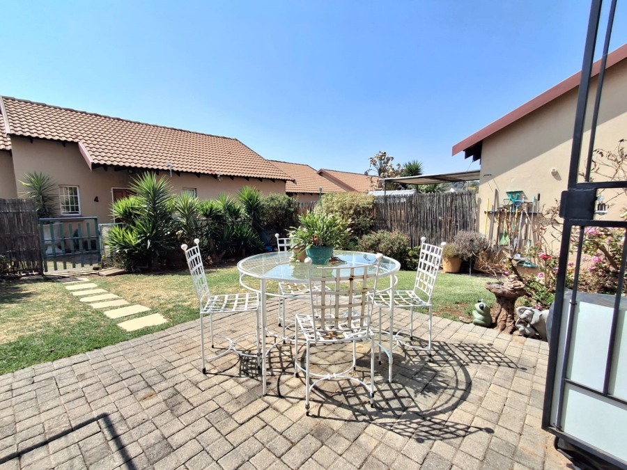 2 Bedroom Property for Sale in Greenstone Hill Gauteng