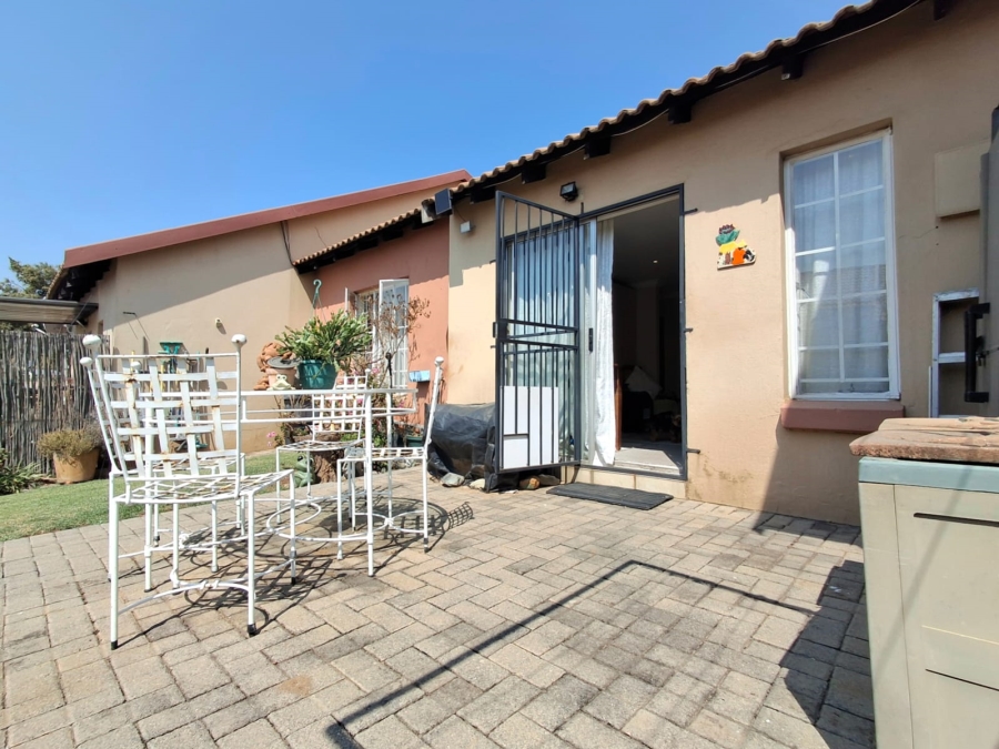 2 Bedroom Property for Sale in Greenstone Hill Gauteng