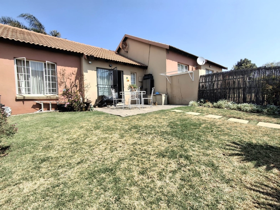 2 Bedroom Property for Sale in Greenstone Hill Gauteng