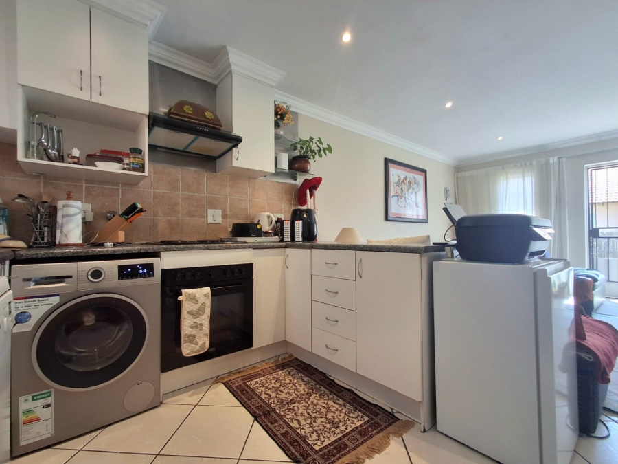 2 Bedroom Property for Sale in Greenstone Hill Gauteng