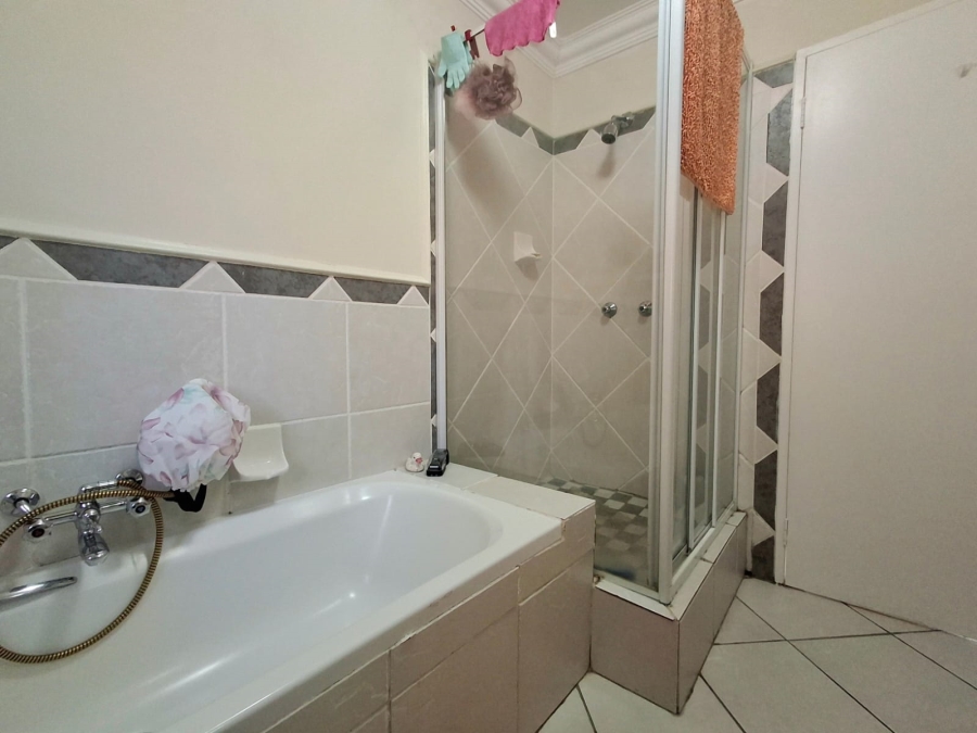 2 Bedroom Property for Sale in Greenstone Hill Gauteng