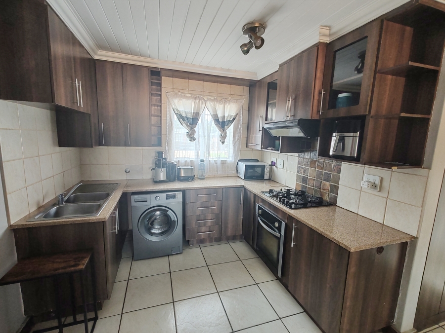 2 Bedroom Property for Sale in Andeon AH Gauteng