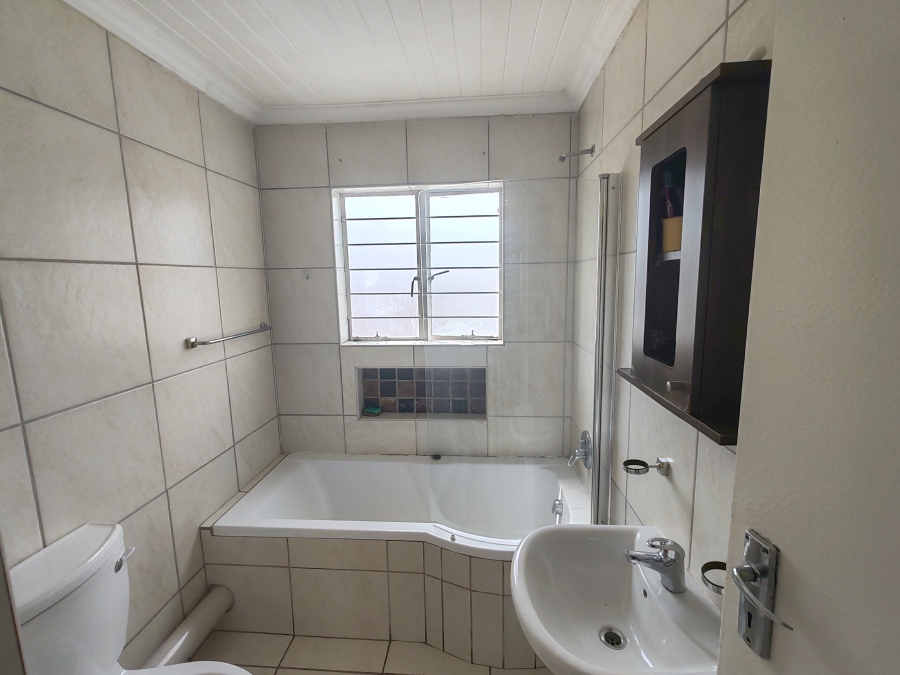 2 Bedroom Property for Sale in Andeon AH Gauteng