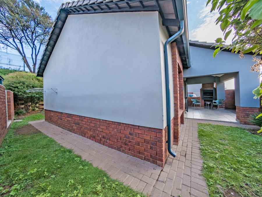 3 Bedroom Property for Sale in Amberfield Gauteng