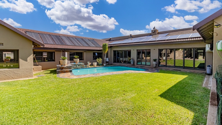 5 Bedroom Property for Sale in Verwoerdpark Gauteng