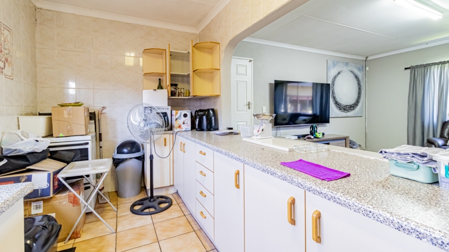 5 Bedroom Property for Sale in Verwoerdpark Gauteng