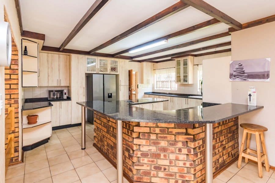 To Let 4 Bedroom Property for Rent in Wilro Park Gauteng