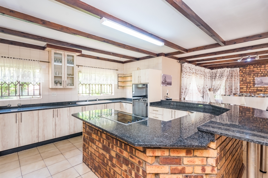 To Let 4 Bedroom Property for Rent in Wilro Park Gauteng