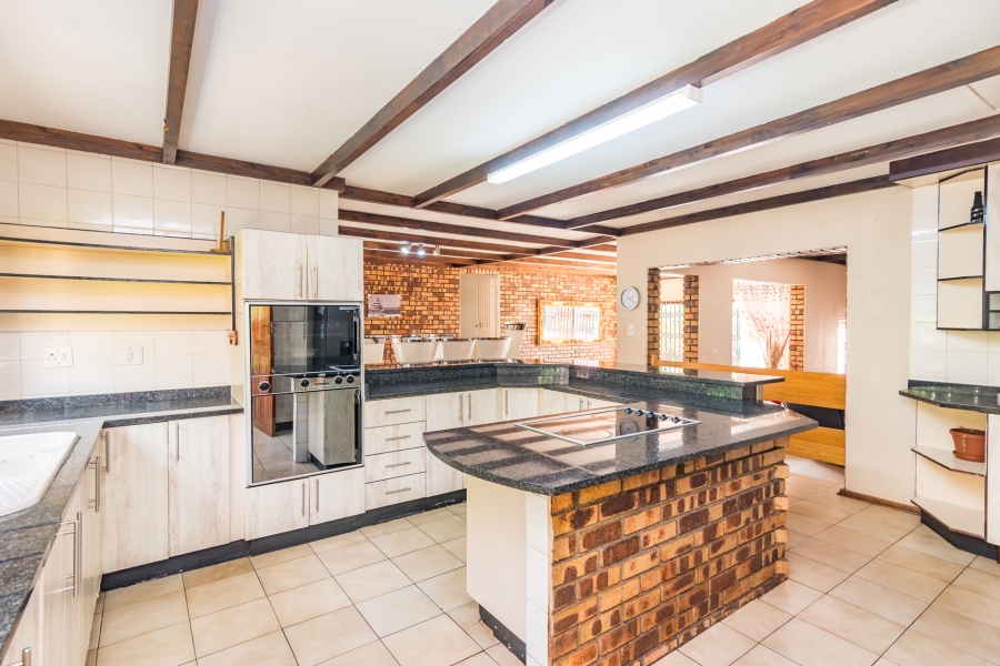 To Let 4 Bedroom Property for Rent in Wilro Park Gauteng