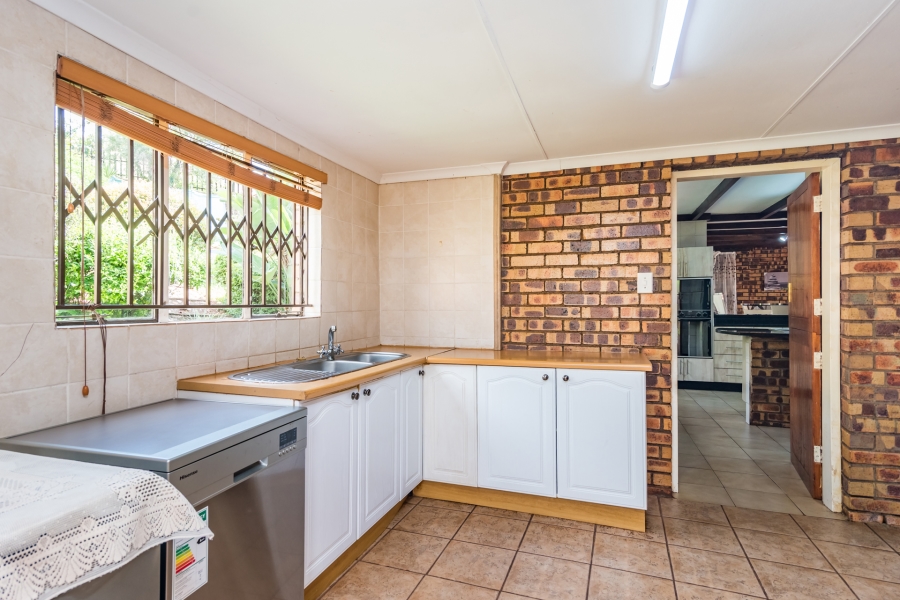 To Let 4 Bedroom Property for Rent in Wilro Park Gauteng