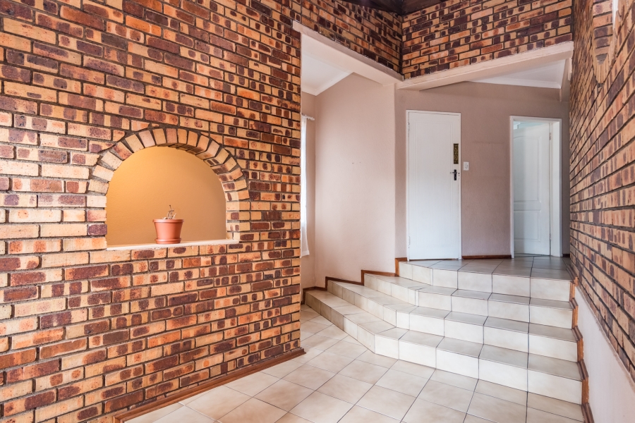 To Let 4 Bedroom Property for Rent in Wilro Park Gauteng